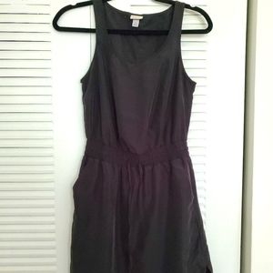 Black sporty dress with pockets!